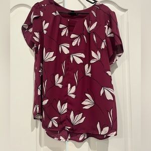 41 Hawthorn Shirts. Set of 2. Women’s size L.